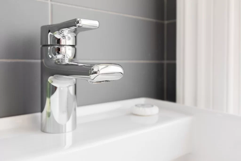 Cambio del grifo del baño sin ayuda profesional