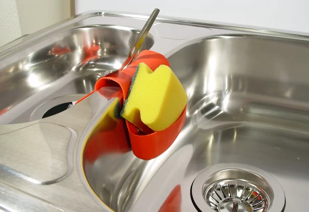 Cómo destapar el fregadero de la cocina