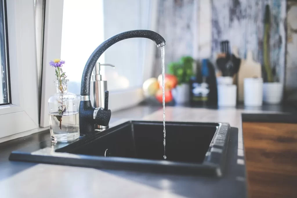 Solución para la baja presión de agua en la cocina